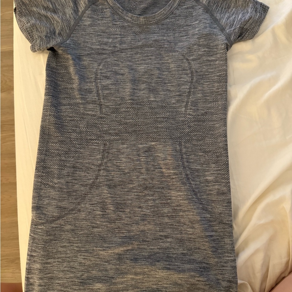 Lululemon Athletica Gray Short Sleeve Tee